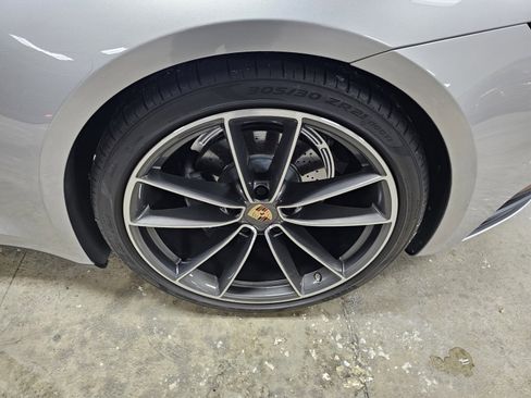 Used 2023 Porsche 911 Carrera w/ Premium Package image 12