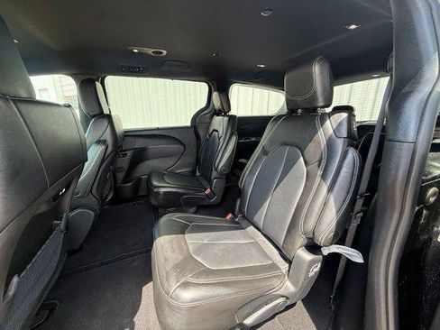 Used 2025 Chrysler Pacifica Select FWD image 6