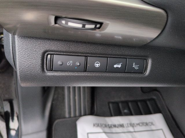 Used 2025 Nissan Pathfinder Platinum w/ Black Appearance Package AWD/4WD image 19