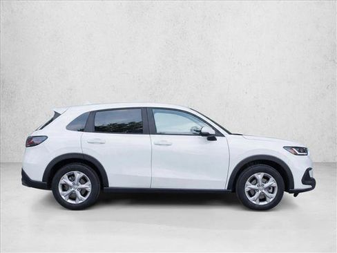 Used 2023 Honda HR-V LX image 8
