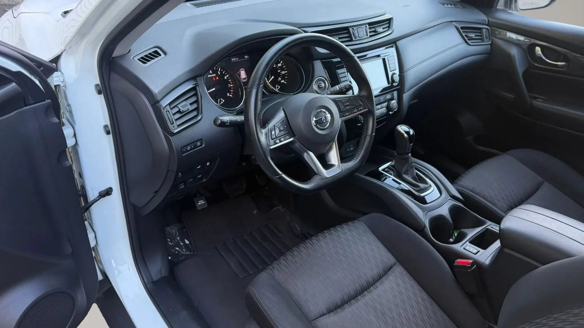 Used 2018 Nissan Rogue SV AWD/4WD image 14