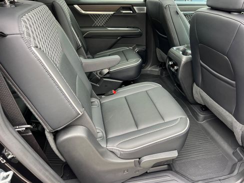 Used 2024 GMC Acadia Denali w/ Super Cruise Package image 15