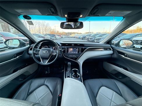 Used 2018 Toyota Camry XLE image 22