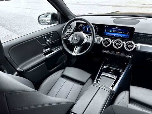 Used 2025 Mercedes-Benz GLB 250 4MATIC image 33