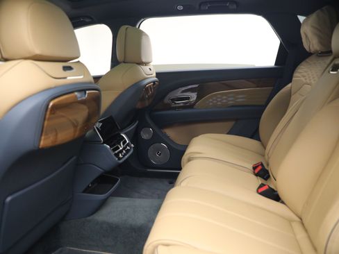Certified 2026 Bentley Bentayga Extended Wheelbase AWD/4WD image 23