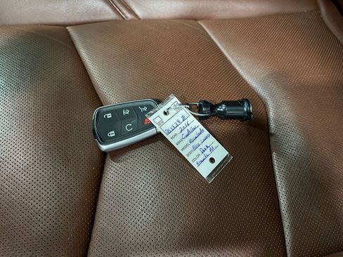 Used 2016 Cadillac Escalade ESV Luxury AWD/4WD image 35