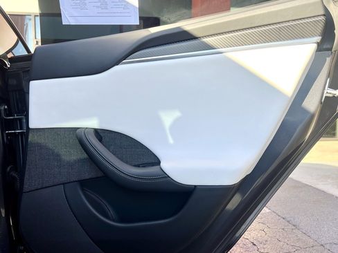 Used 2021 Tesla Model S Plaid image 21