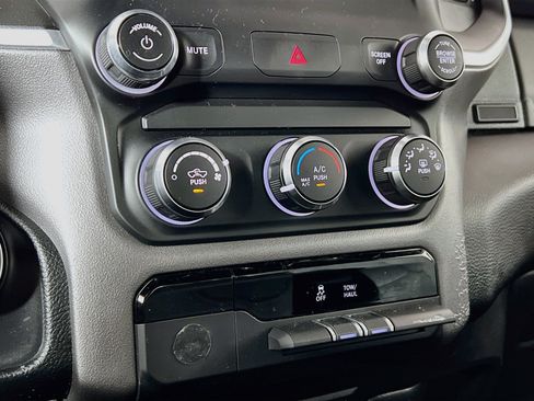 Used 2021 RAM 1500 Big Horn AWD/4WD image 16
