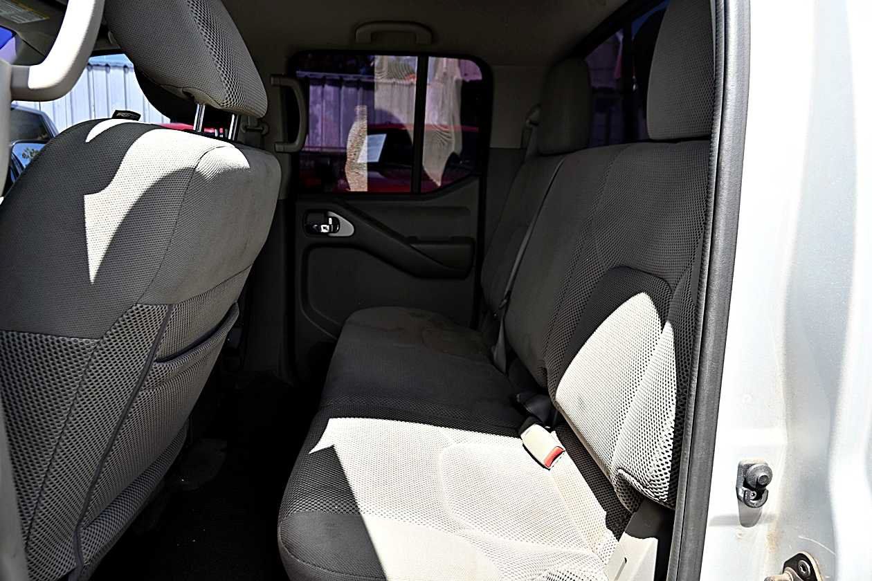 Used 2016 Nissan Frontier SV RWD image 7