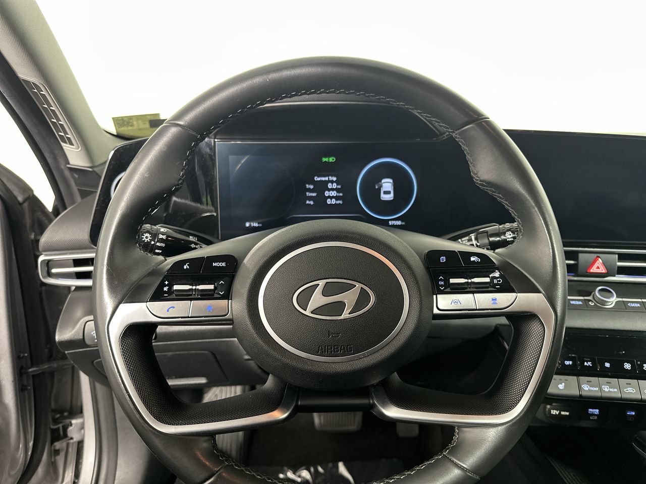 Used 2024 Hyundai Elantra Limited FWD image 4