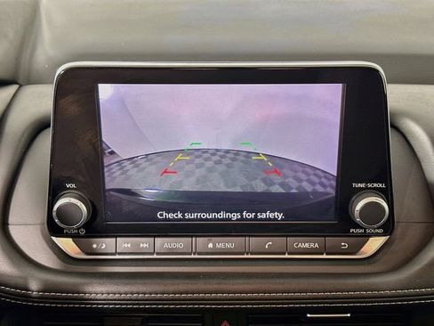 Used 2025 Nissan Rogue SV AWD/4WD image 12