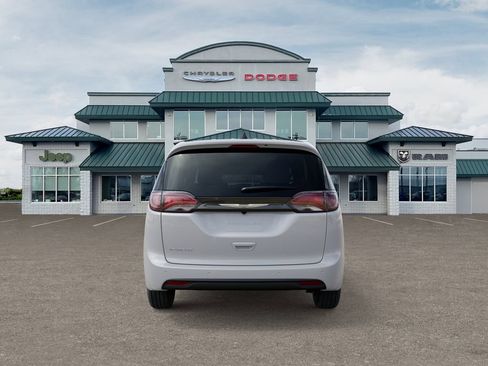 Used 2026 Chrysler Voyager LX FWD image 7
