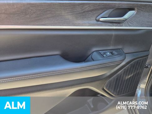 Used 2024 Jeep Grand Cherokee L Limited w/ Luxury Tech Group II image 9