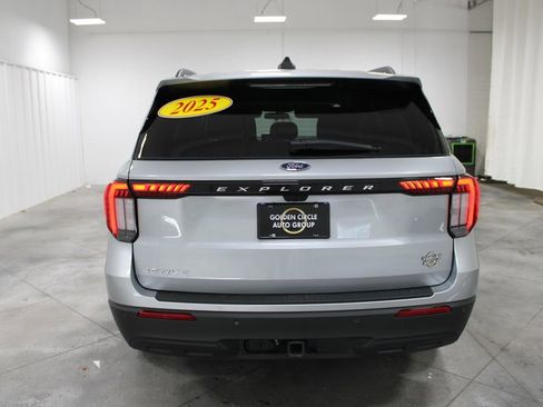 Used 2025 Ford Explorer Active image 8