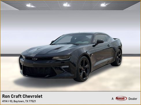 Used 2018 Chevrolet Camaro SS RWD image 1