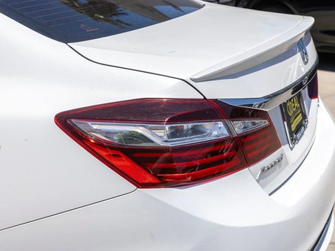 Used 2016 Honda Accord Sport image 12