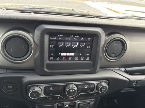 Used 2021 Jeep Gladiator Willys image 20