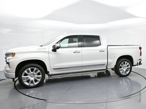 Used 2022 Chevrolet Silverado 1500 High Country w/ High Country Premium Package AWD/4WD image 4