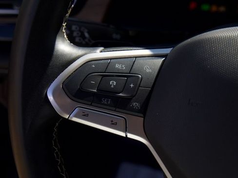 Used 2025 Volkswagen Atlas SE FWD image 19