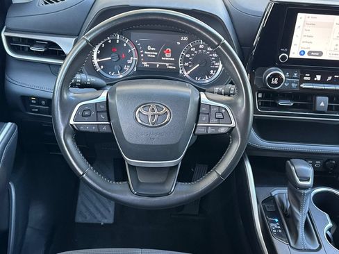 Used 2023 Toyota Highlander LE AWD/4WD image 15