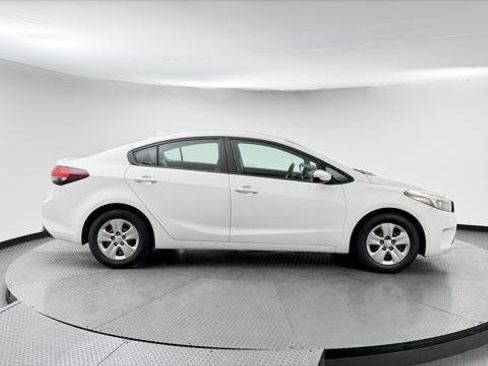 Used 2017 Kia Forte LX FWD image 8