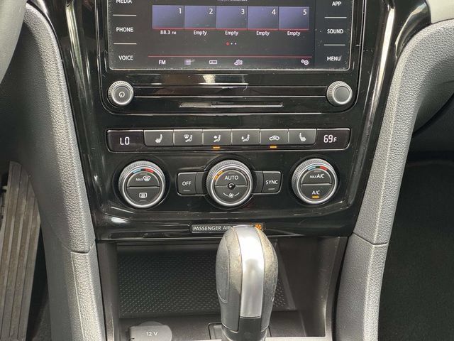 Used 2022 Volkswagen Passat 2.0T SE FWD image 19