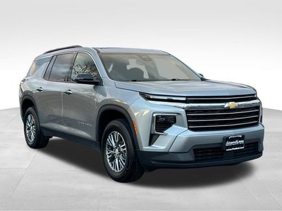 Used 2025 Chevrolet Traverse LT