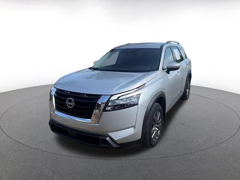 Used 2025 Nissan Pathfinder SV AWD/4WD image 7