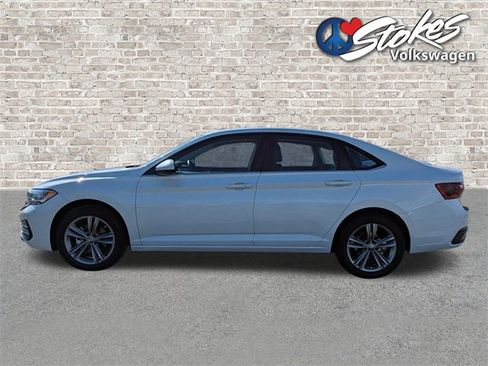 Certified 2023 Volkswagen Jetta SE image 1