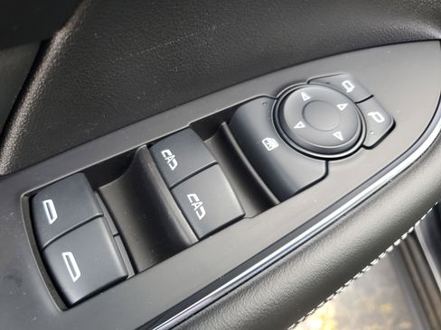 Used 2023 Buick Envision Essence w/ Technology Package I image 17