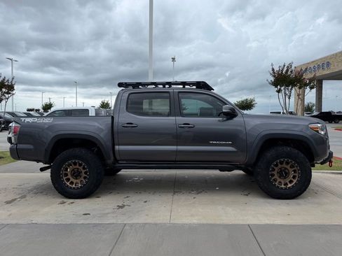 Used 2021 Toyota Tacoma TRD Off-Road w/ Technology Package AWD/4WD image 22