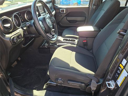 Used 2023 Jeep Wrangler Unlimited Sport image 16