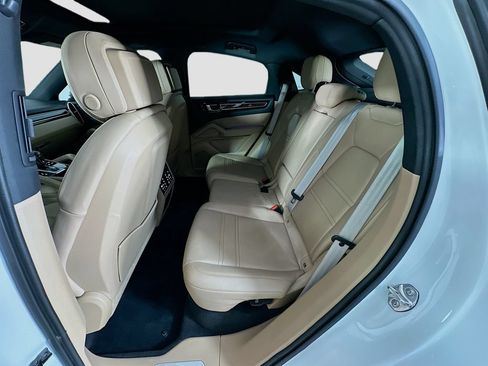 Certified 2023 Porsche Cayenne Platinum Edition AWD/4WD image 23