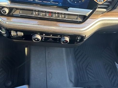 Used 2024 Chevrolet Silverado 2500 LT w/ Z71 Off-Road Package image 19