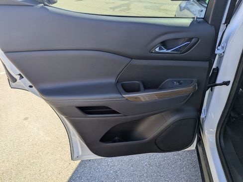 Used 2022 GMC Acadia SLE w/ Driver Convenience Package image 27