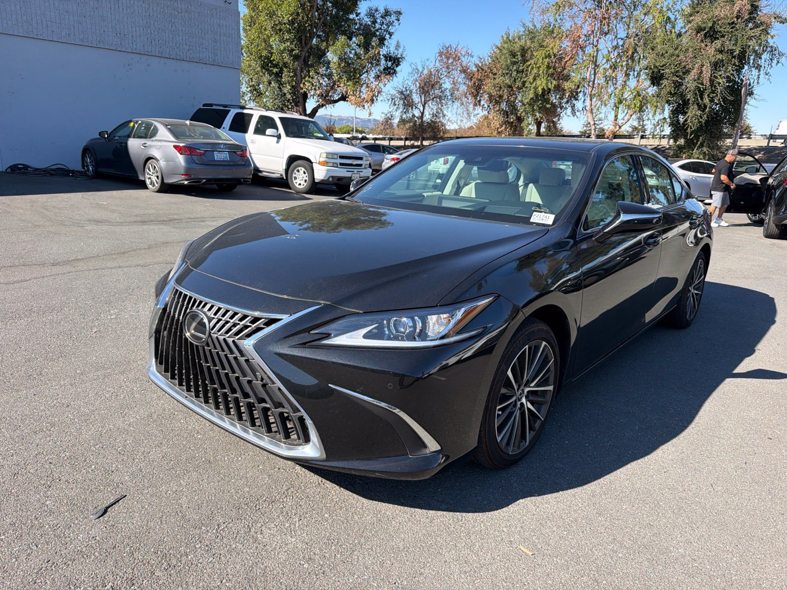 Used 2024 Lexus ES 300h w/ Premium Package FWD image 3
