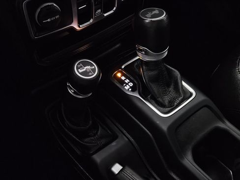 Used 2022 Jeep Wrangler Unlimited Sahara AWD/4WD image 18