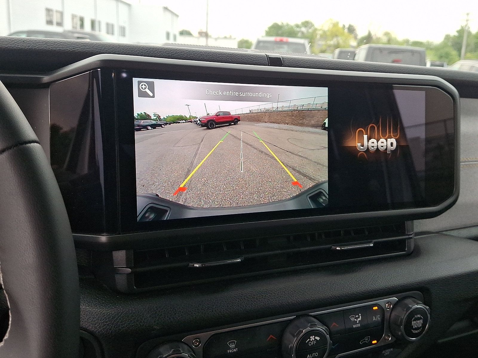 Used 2025 Jeep Gladiator Sport AWD/4WD image 15