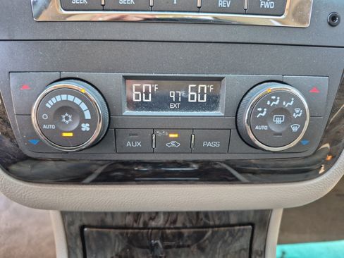 Used 2011 Cadillac DTS Luxury FWD image 30
