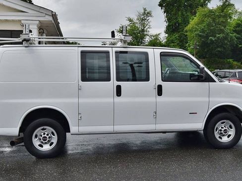 Used 2019 GMC Savana 2500 image 17