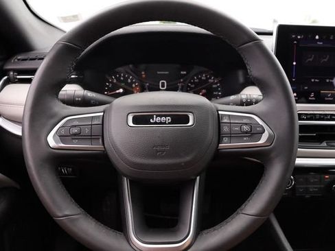 Used 2025 Jeep Compass Limited AWD/4WD image 10
