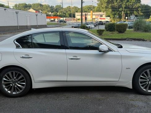 Used 2018 INFINITI Q50 Luxe w/ Essential Package (2.0T Luxe) AWD/4WD image 9