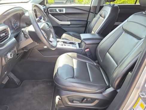Certified 2022 Ford Explorer XLT w/ Equipment Group 202A RWD image 18