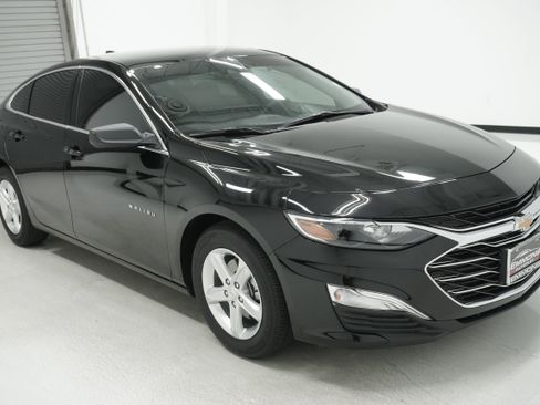 Used 2023 Chevrolet Malibu LS FWD image 3