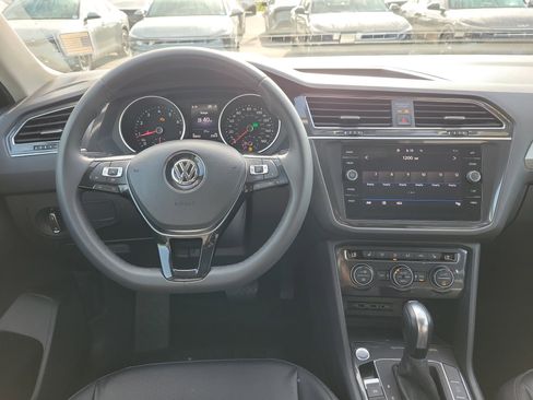 Used 2020 Volkswagen Tiguan SE image 18