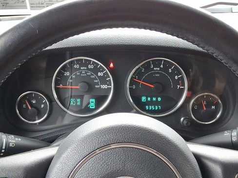 Used 2012 Jeep Wrangler Unlimited Sahara w/ Dual Top Group image 21