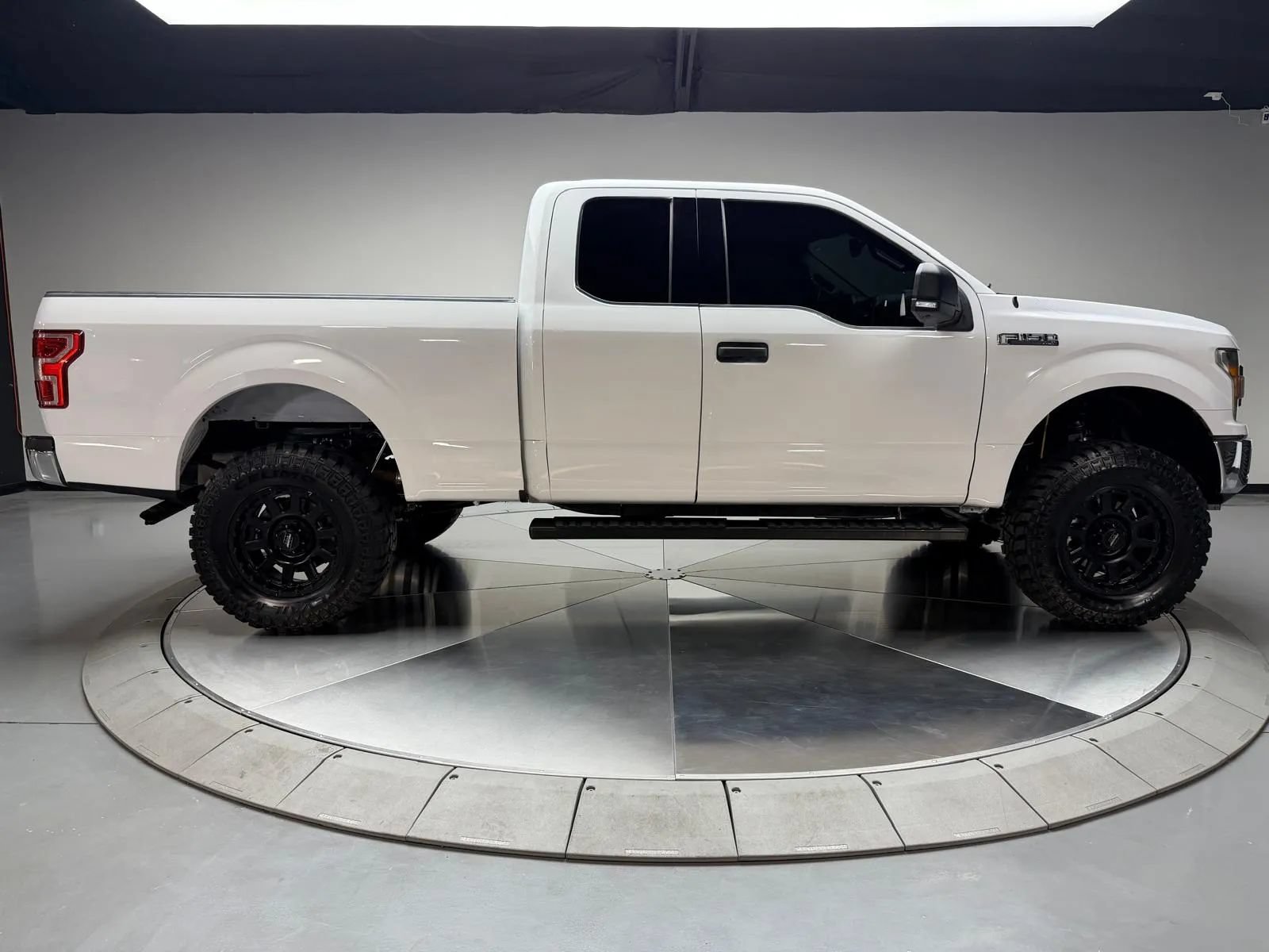 Used 2018 Ford F150 XLT w/ Equipment Group 301A Mid RWD image 6