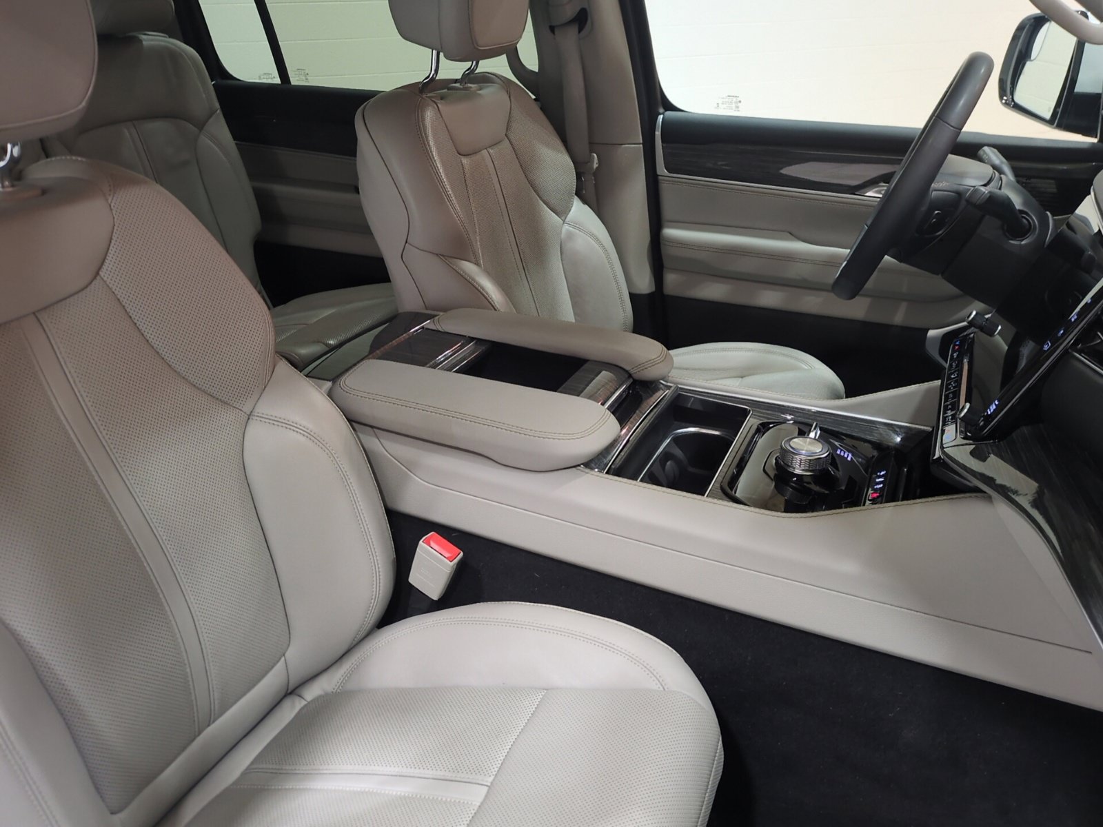 Used 2022 Jeep Wagoneer Series II AWD/4WD image 11