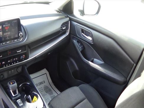 Used 2024 Nissan Rogue SV image 14