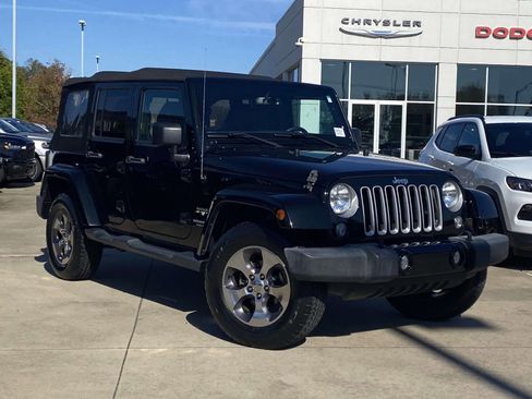 Used 2016 Jeep Wrangler Unlimited Sahara w/ Connectivity Group image 36